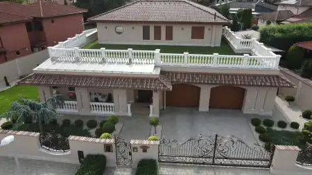 Eladó családi ház, Nyíregyháza 6 szoba 350 m² 279.8 M Ft