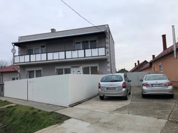 eladó újszerű családi ház, Nyírtura