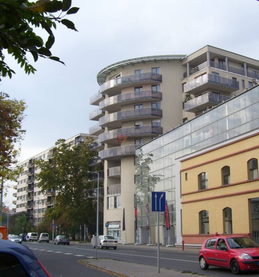 eladó újszerű garázs, Budapest, III. kerület