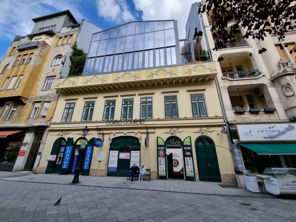eladó üzlethelyiség utcai bejáratos, Budapest, V. kerület